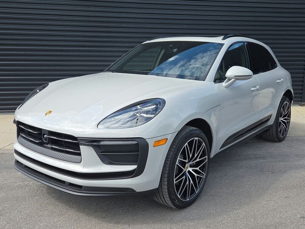 2026 PORSCHE Macan