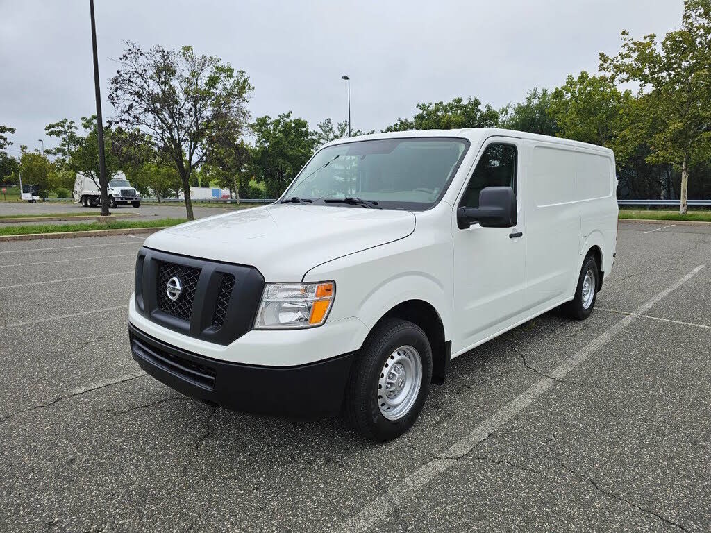 2017 NISSAN NV