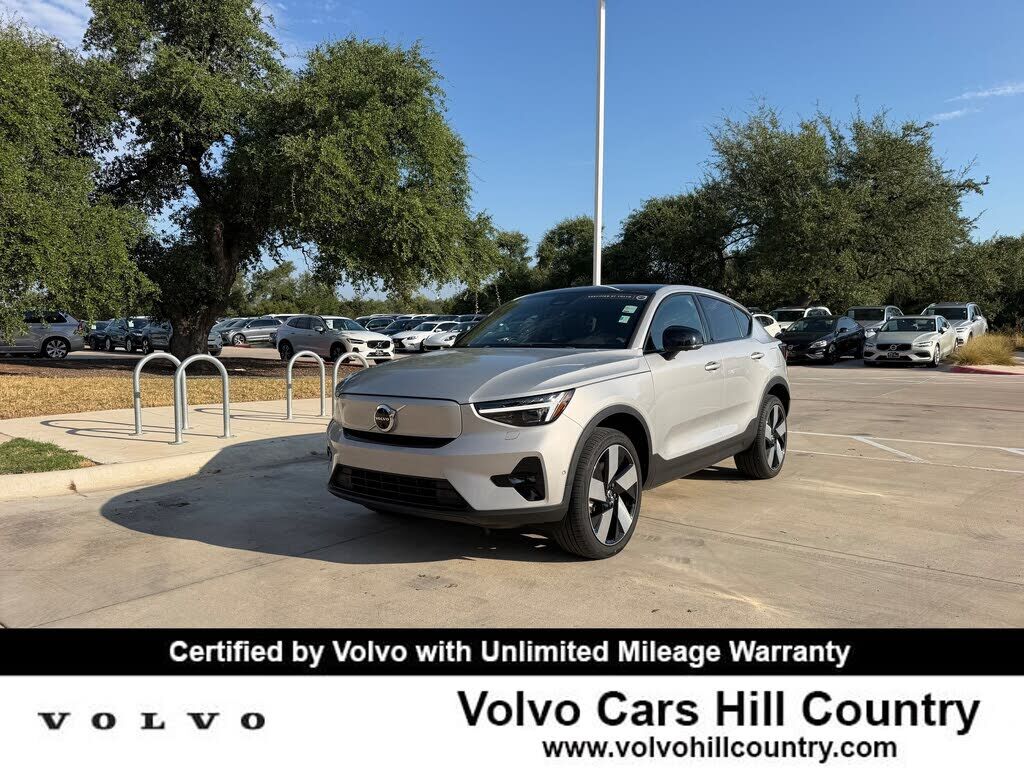2023 VOLVO C40