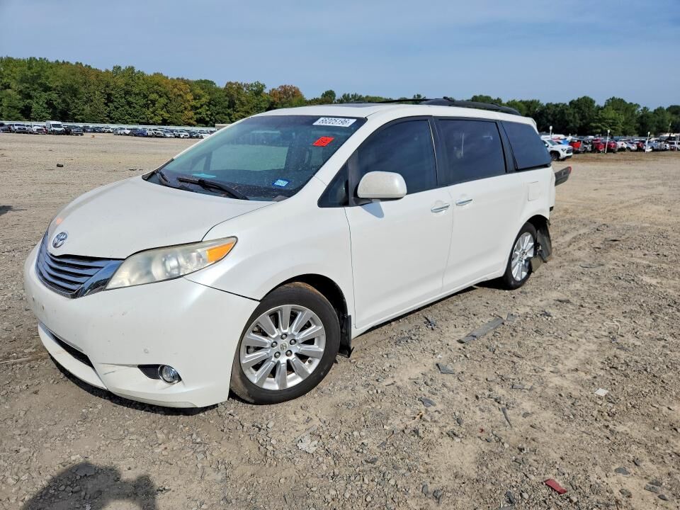 2011 TOYOTA Sienna