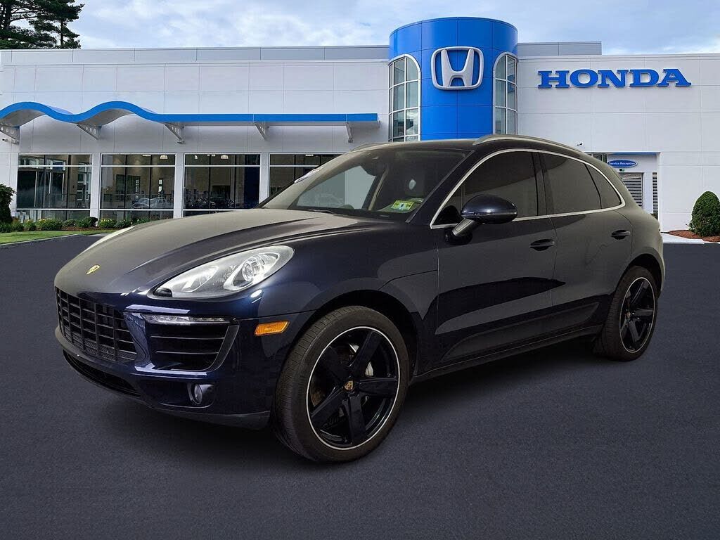 2017 PORSCHE Macan