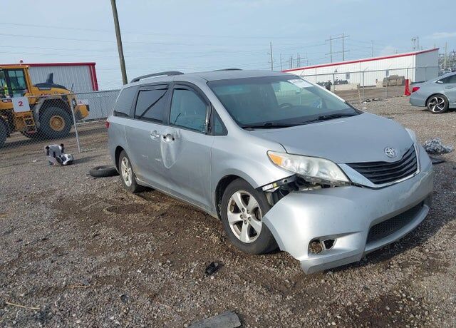 2016 TOYOTA Sienna