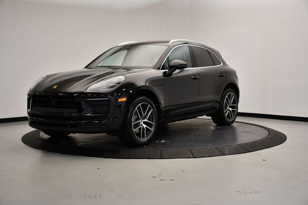 2026 PORSCHE Macan