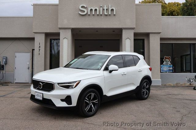 2024 VOLVO XC40