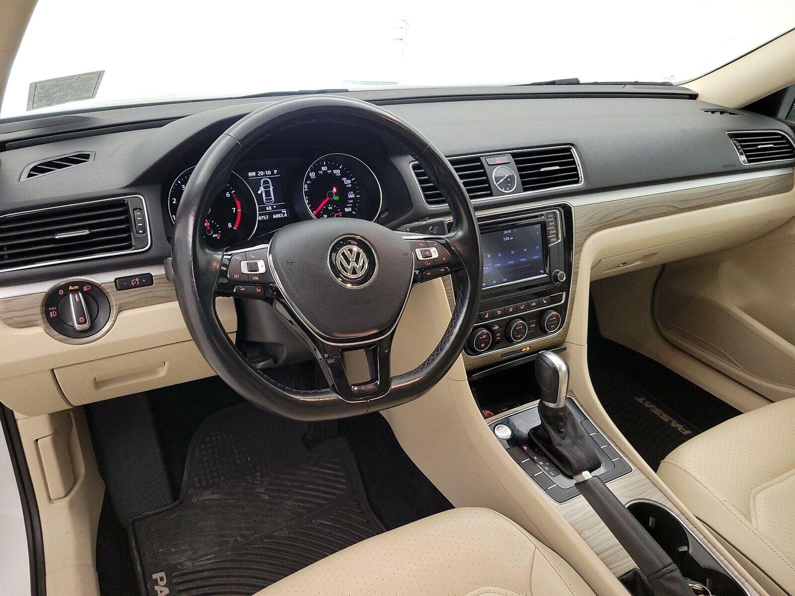 2017 VOLKSWAGEN Passat