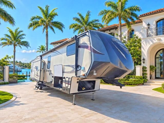 2017 FOREST RIVER Wildwood Laminated Towables