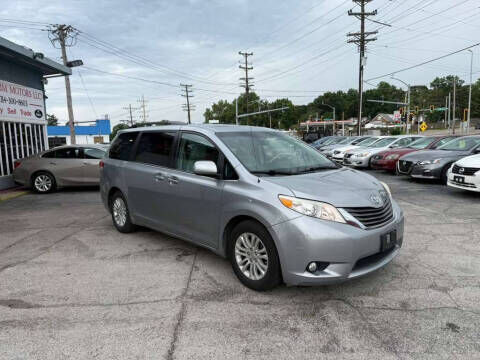 2013 TOYOTA Sienna