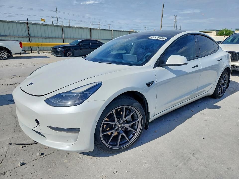2022 TESLA Model 3