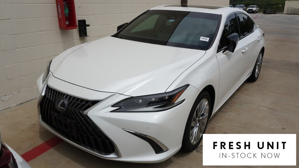 2022 LEXUS ES