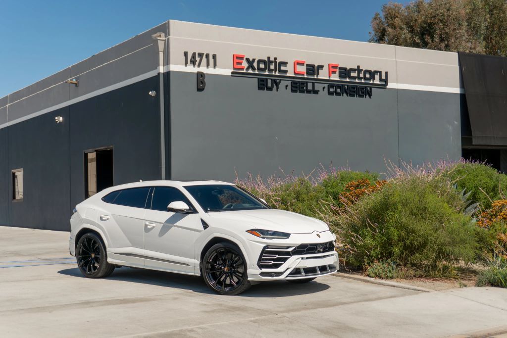 2022 LAMBORGHINI URUS