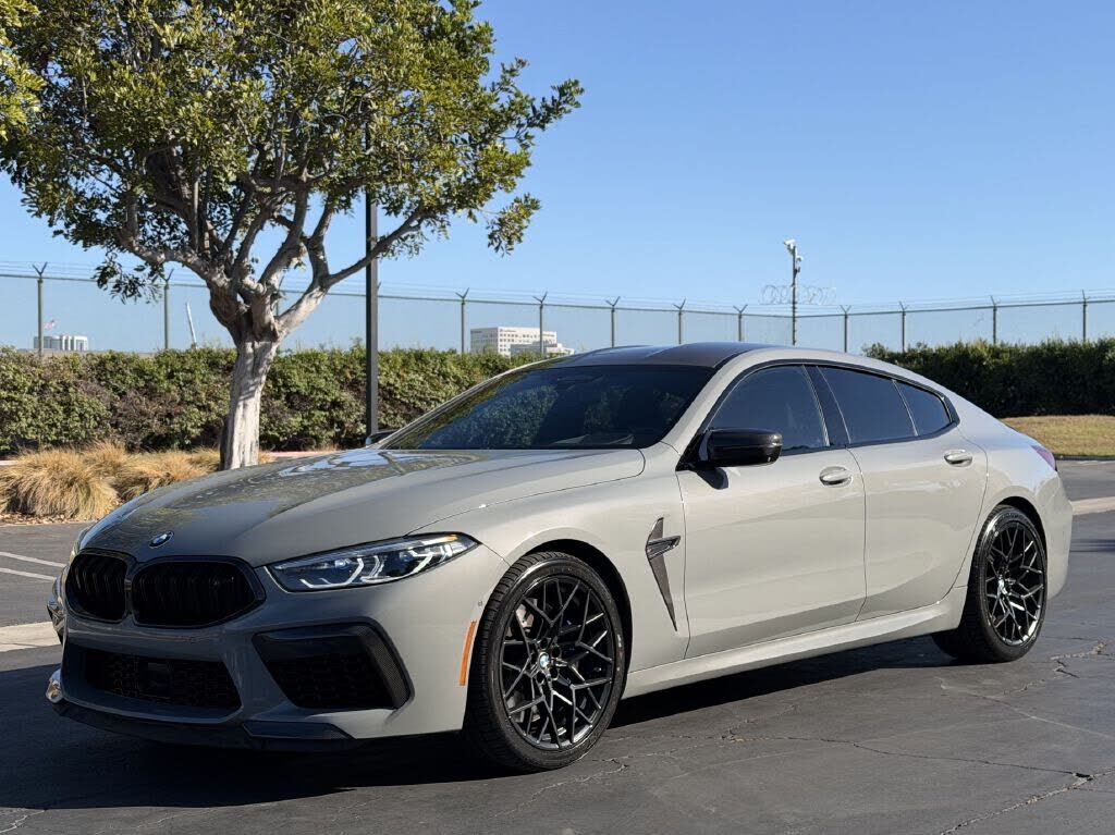 2022 BMW M8