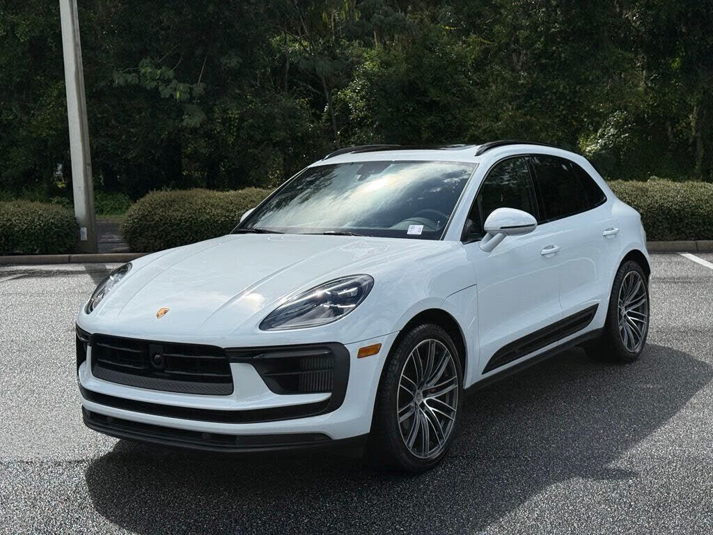 2026 PORSCHE Macan