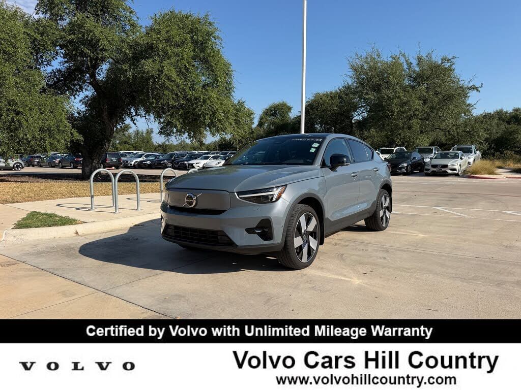 2023 VOLVO C40