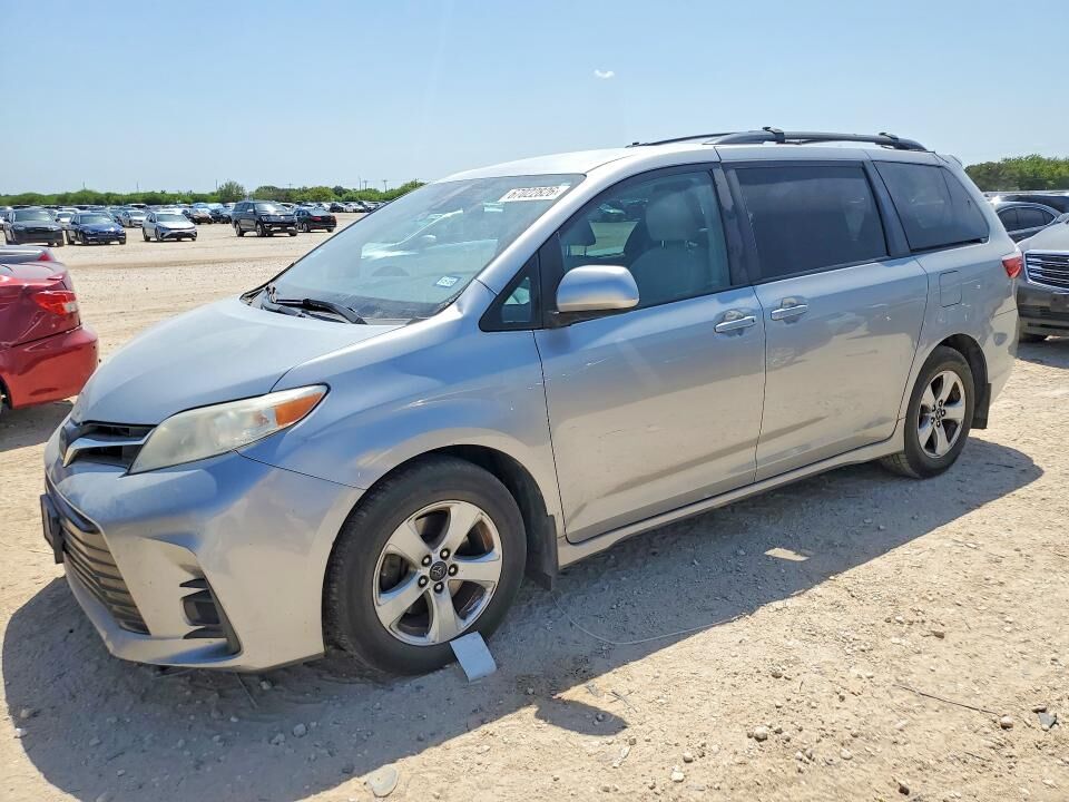 2018 TOYOTA Sienna