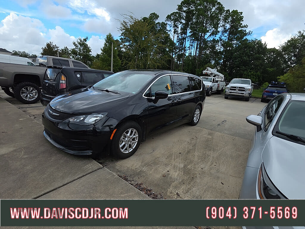 2023 CHRYSLER Voyager
