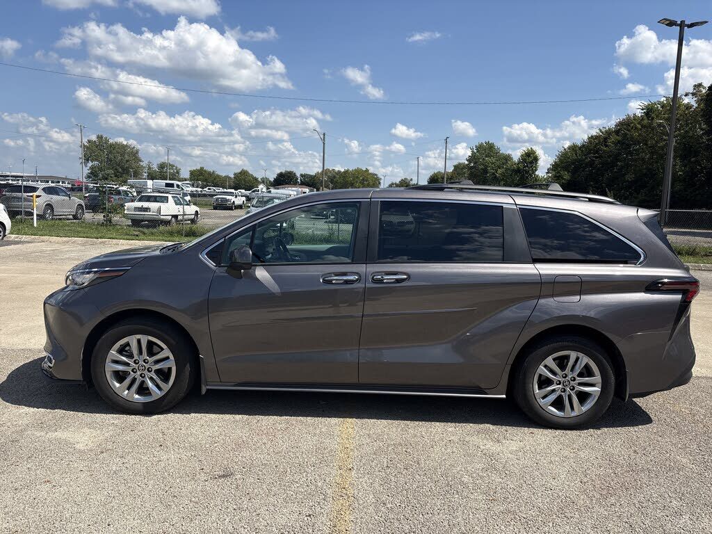 2023 TOYOTA Sienna