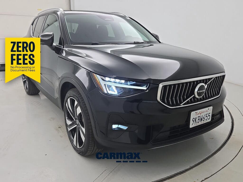 2023 VOLVO XC40