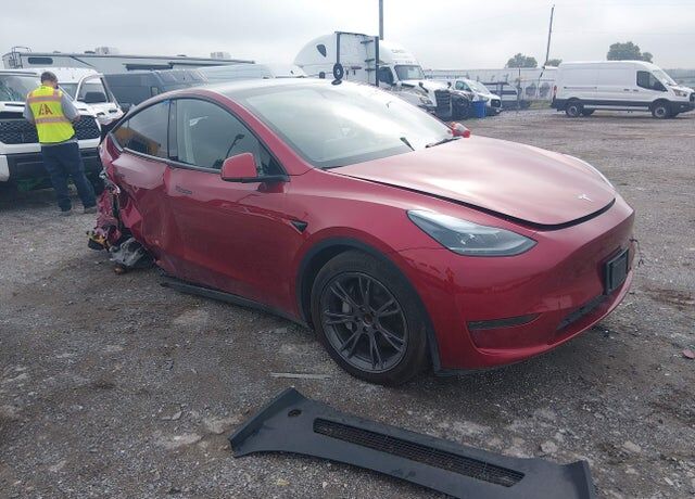 2025 TESLA Model Y