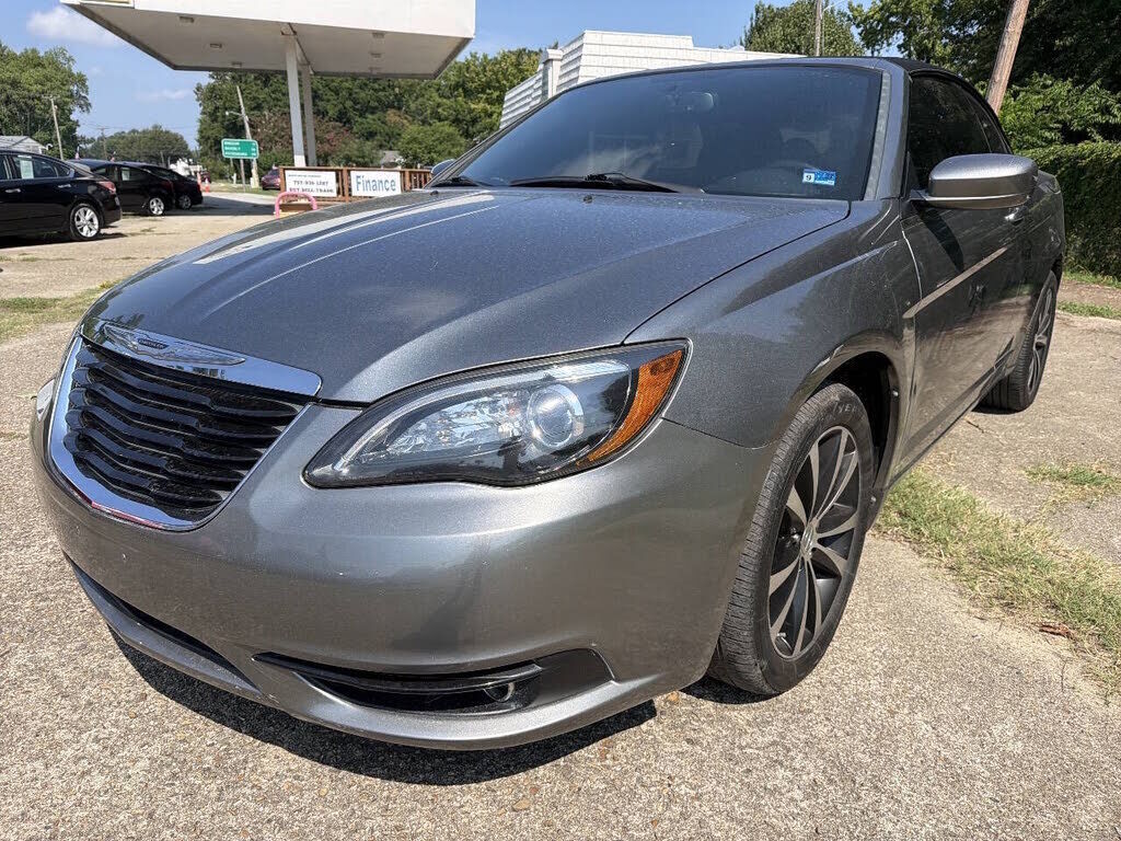 2011 CHRYSLER 200