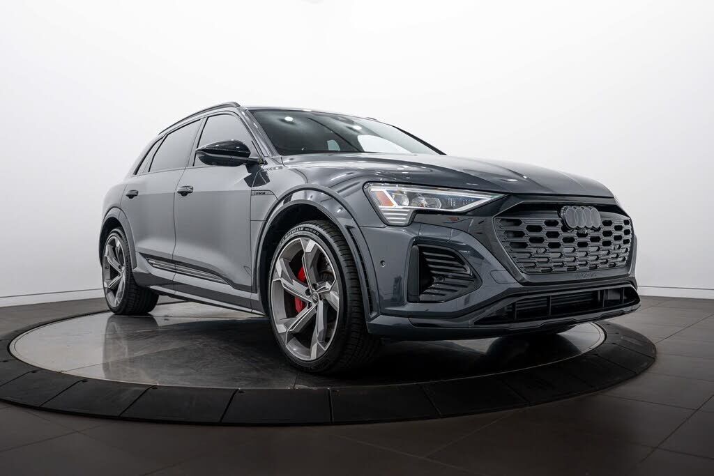 2024 AUDI SQ8