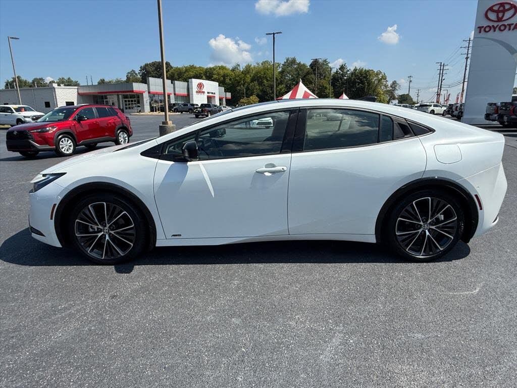 2024 TOYOTA PRIUS