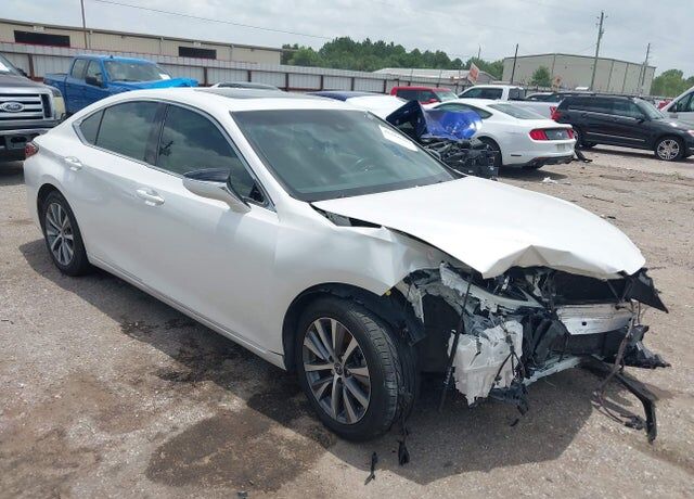 2019 LEXUS ES