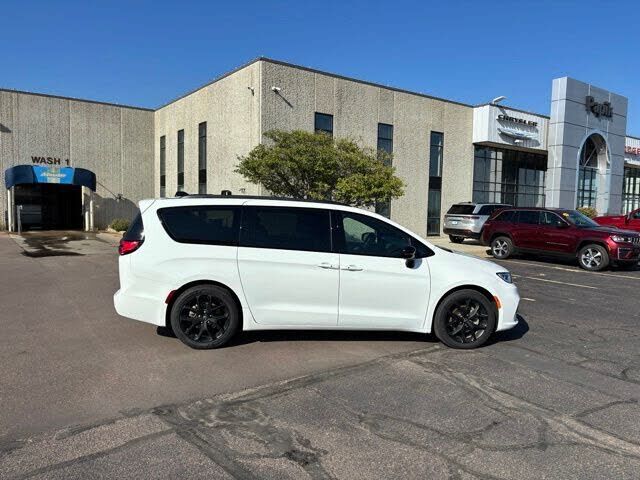 2026 CHRYSLER Pacifica