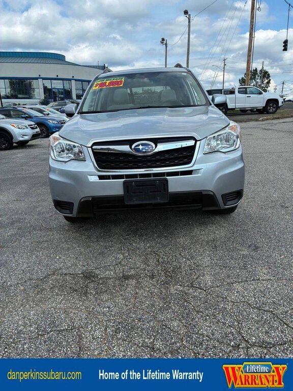 2016 SUBARU Forester