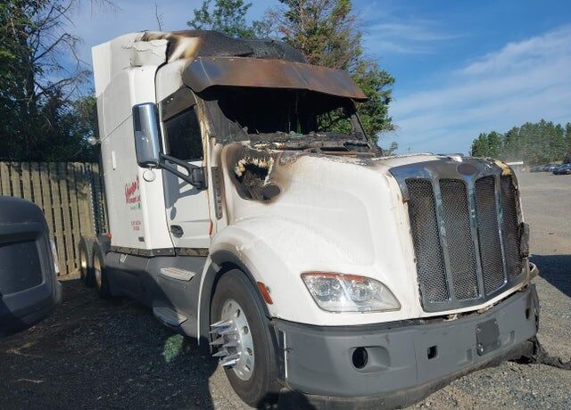 2017 PETERBILT 579