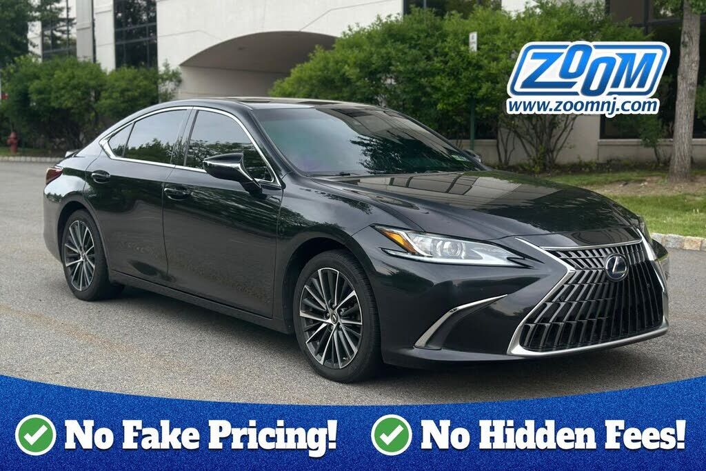 2022 LEXUS ES