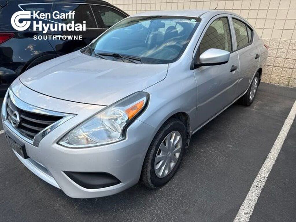 2017 NISSAN Versa