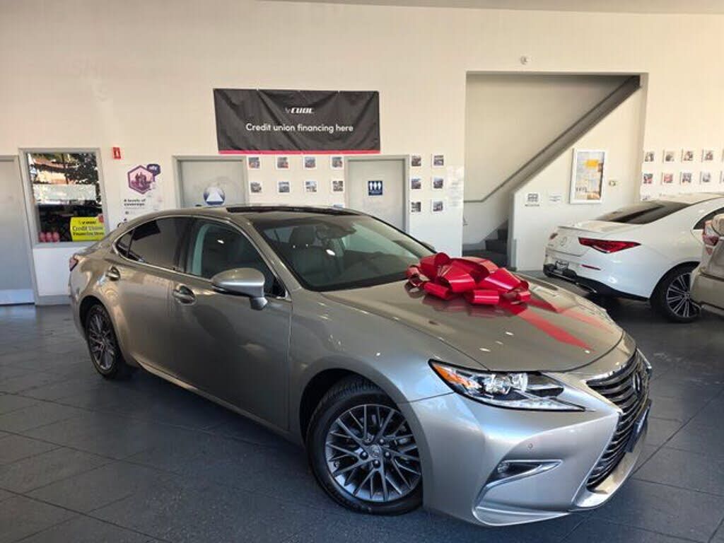 2018 LEXUS ES