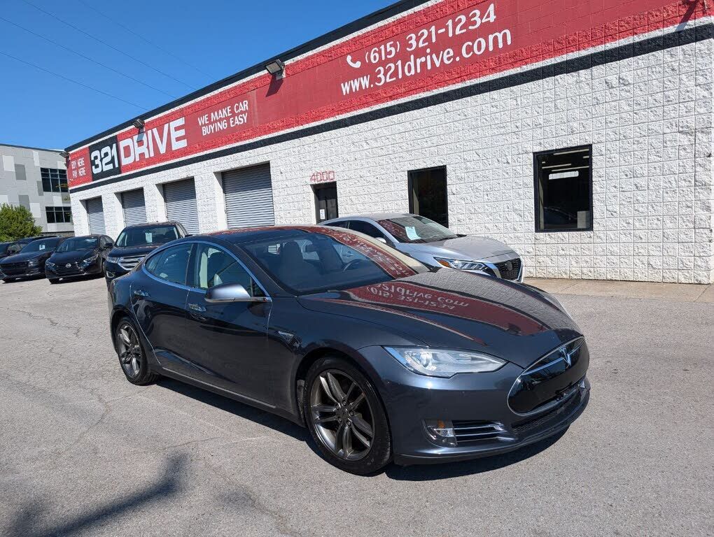 2015 TESLA Model S