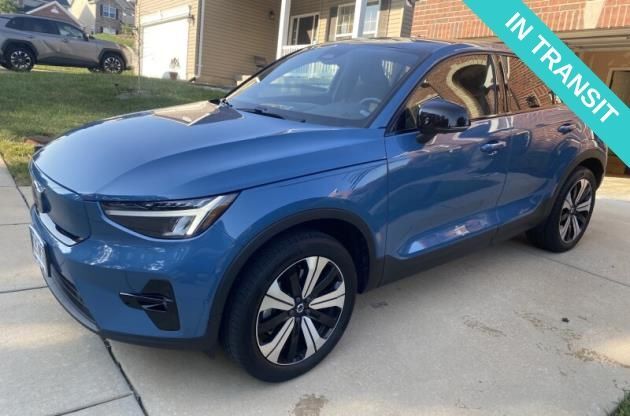 2023 VOLVO C40