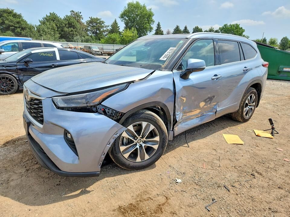 2022 TOYOTA Highlander