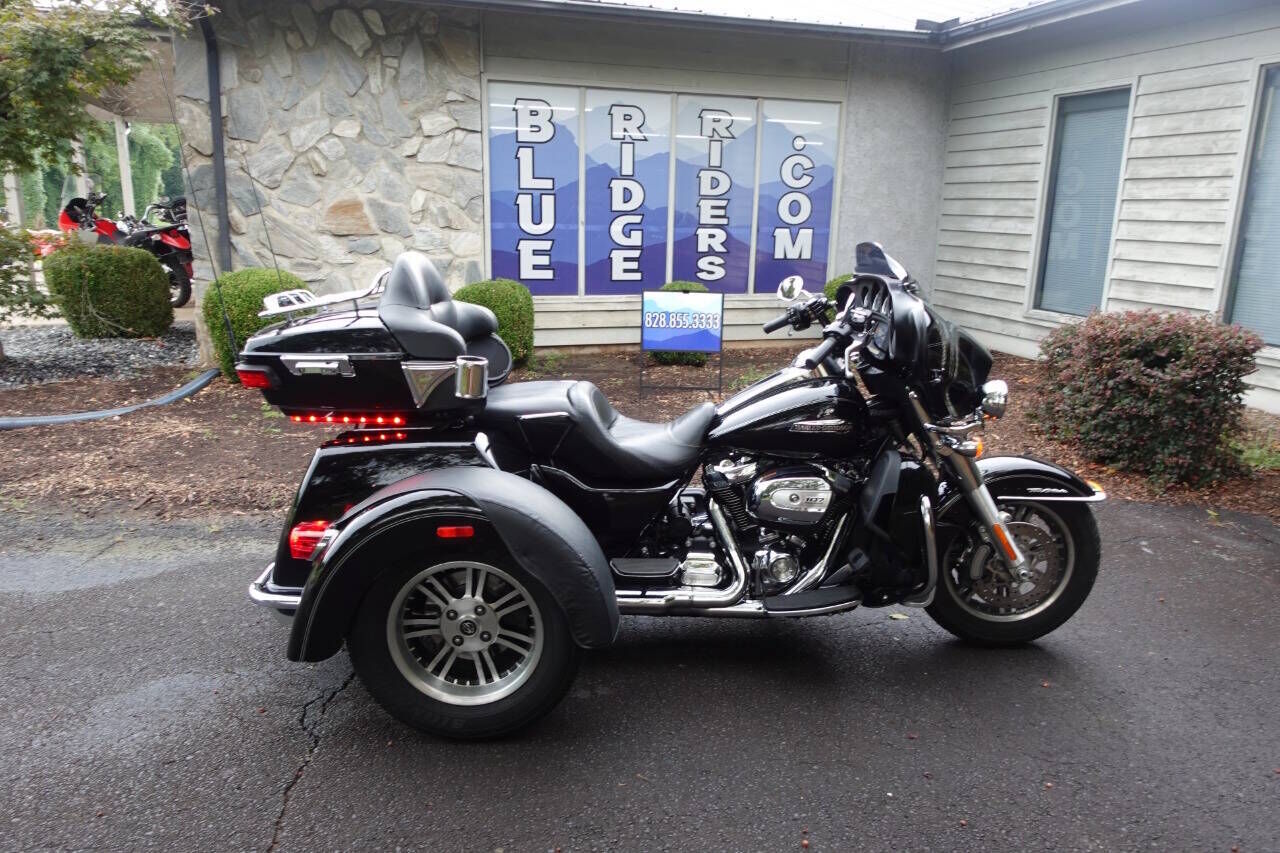 2017 HARLEY DAVIDSON FLHTCUTG / Tri Glide Ultra