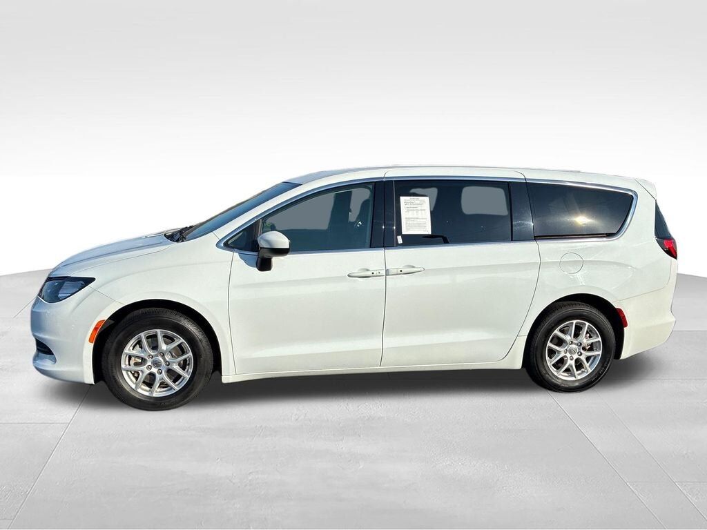 2022 CHRYSLER Voyager