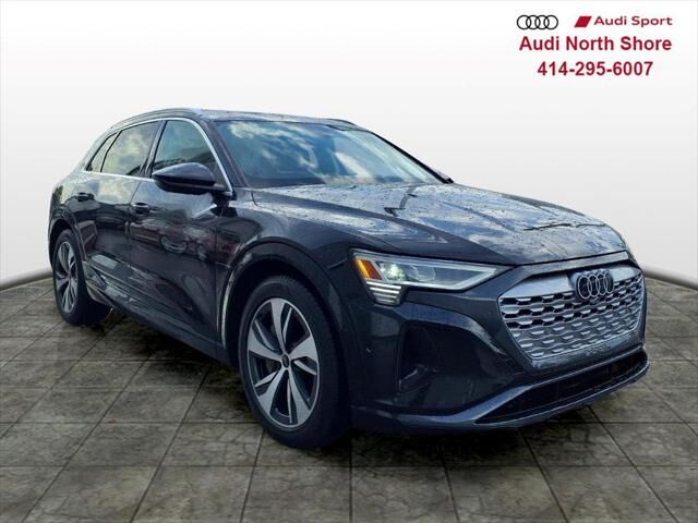 2024 AUDI Q8