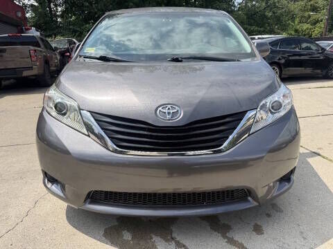 2012 TOYOTA Sienna