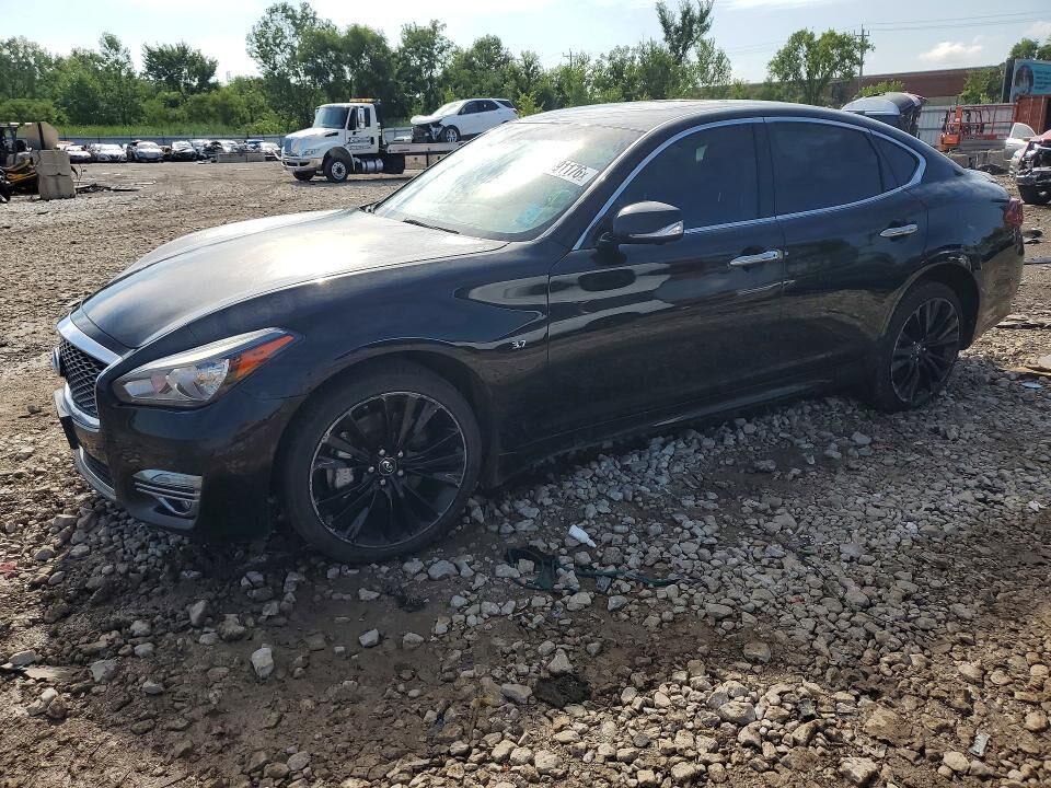 2017 INFINITI Q70
