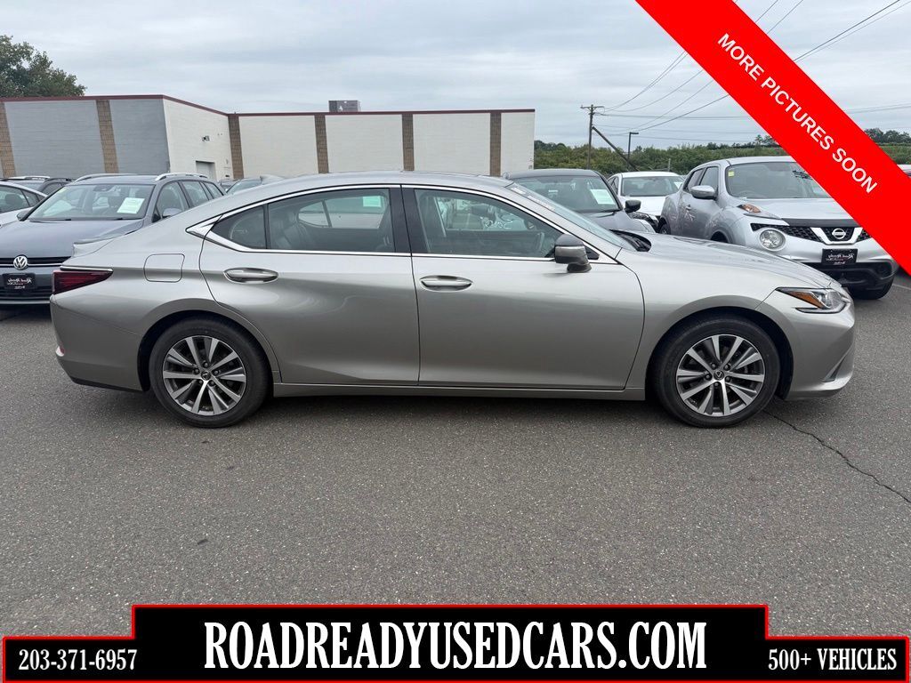 2019 LEXUS ES