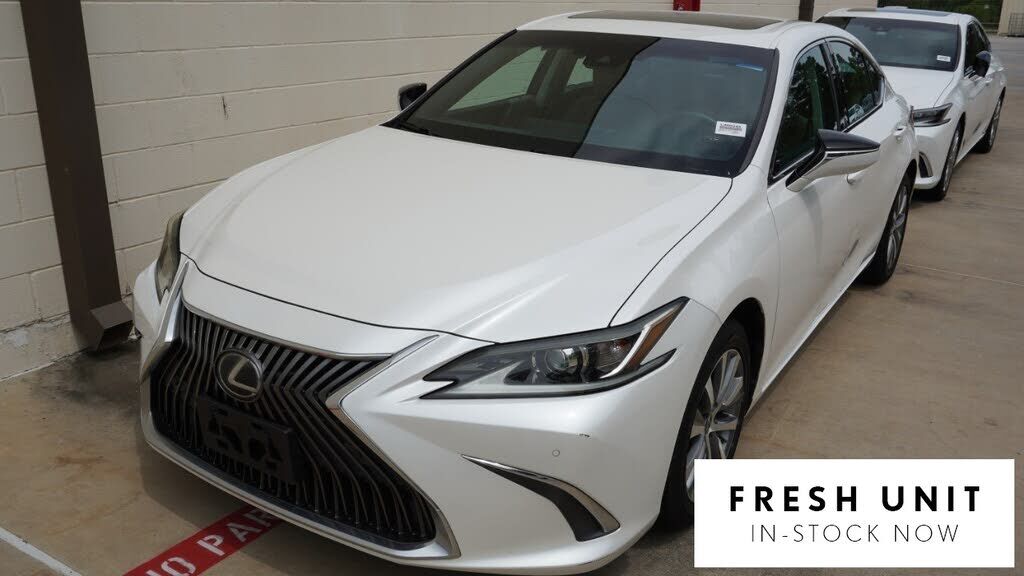 2019 LEXUS ES