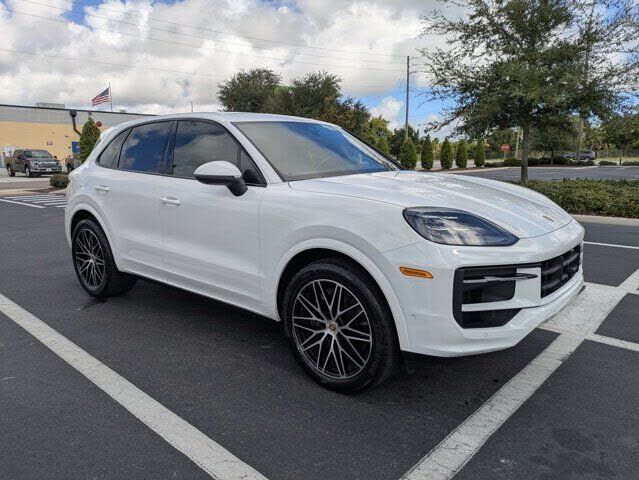 2025 PORSCHE Cayenne