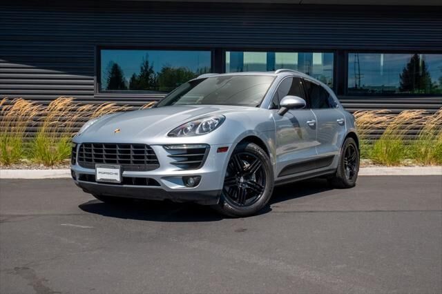 2016 PORSCHE Macan