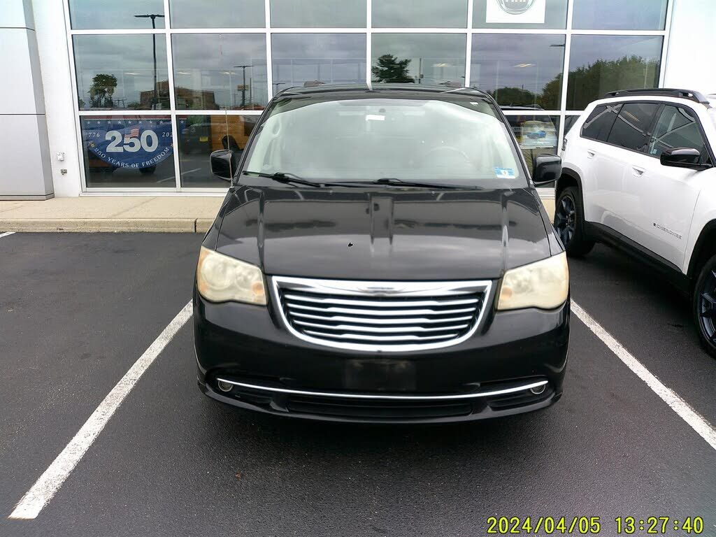 2012 CHRYSLER Town and Country
