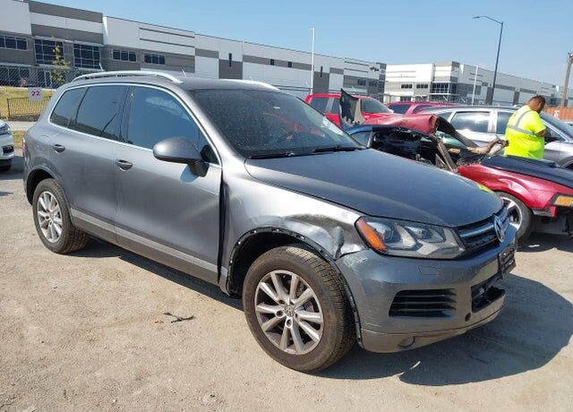 2014 VOLKSWAGEN Touareg