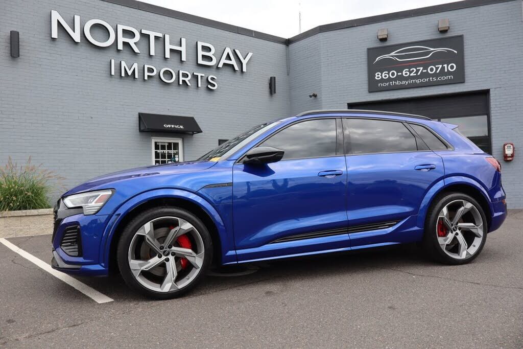 2024 AUDI SQ8