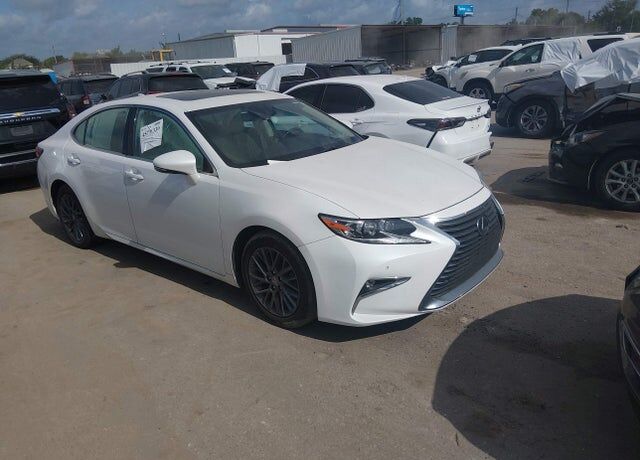 2018 LEXUS ES