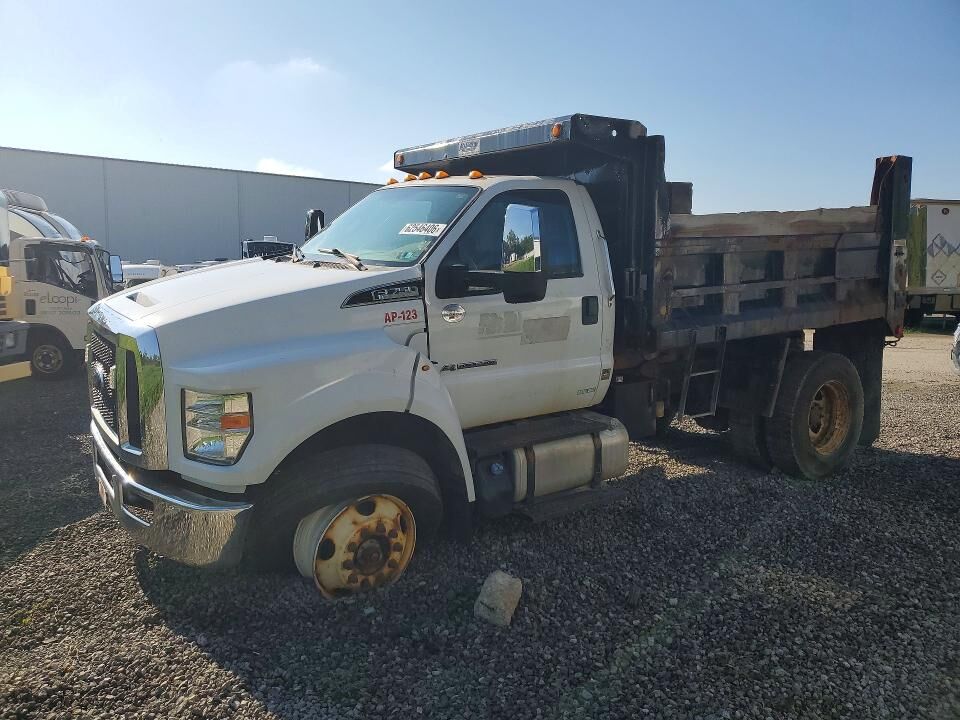 2017 FORD F-750