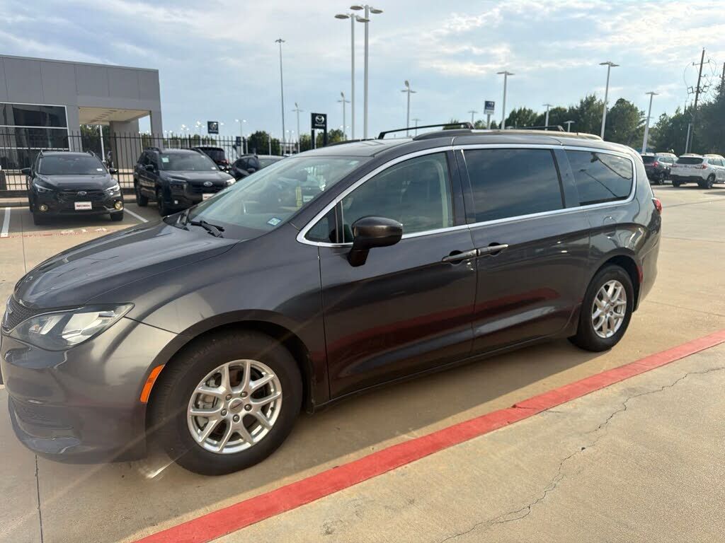 2021 CHRYSLER Voyager